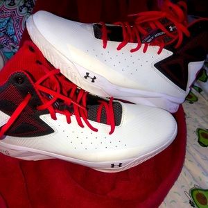Men’s Under Armour basketball sneakers